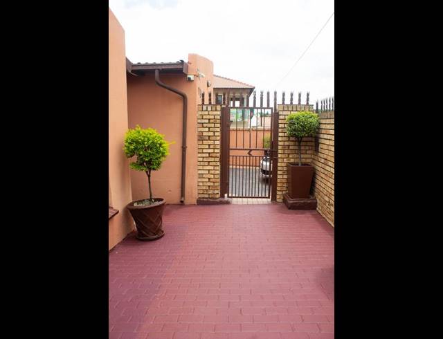 3 BEDROOM HOUSE FOR SALE IN DHLAMINI